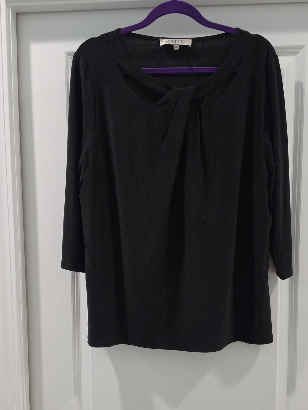 Kasper Black Long-Sleeve Twist-Detail Tee
